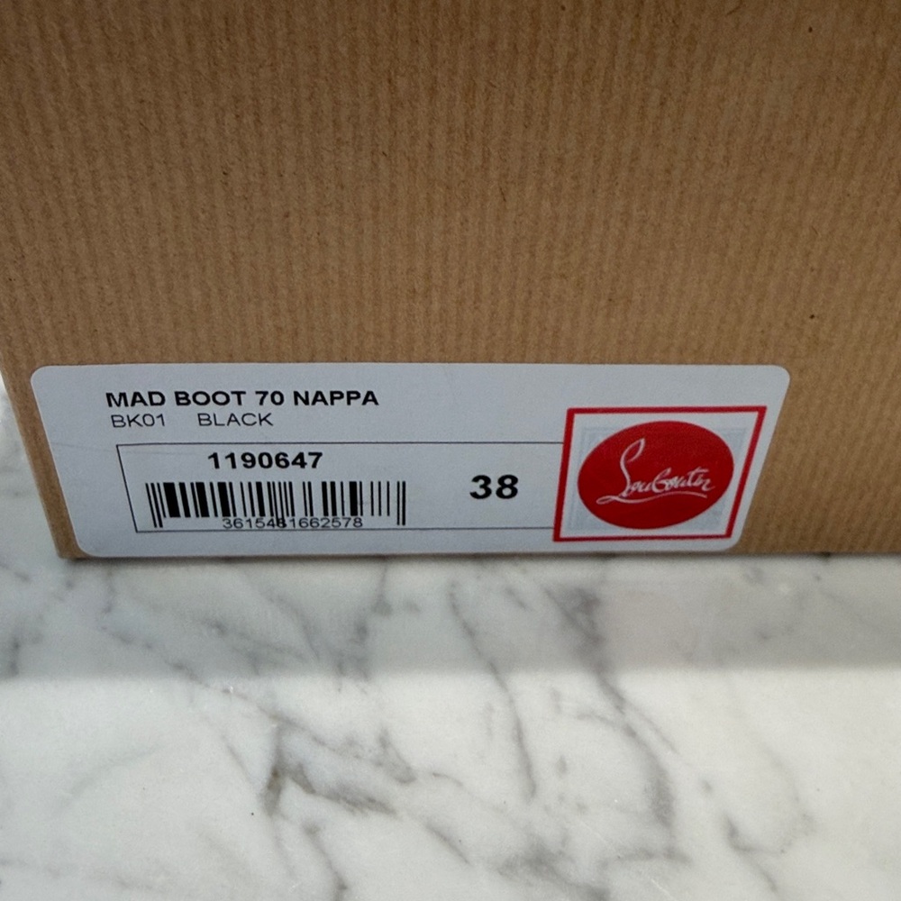 Christian Louboutin Mad Boot
in Shiny Black size 38 - Picture 4 of 16